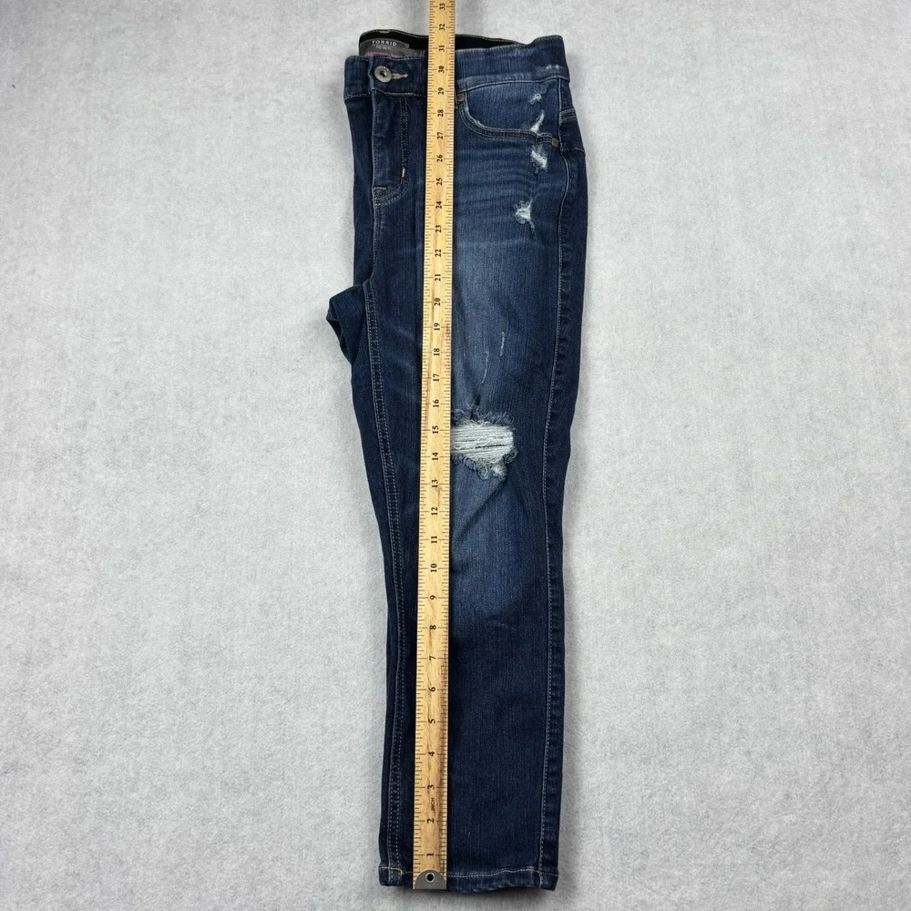 Torrid Womens 10 Medium Wash Distressed Crop Bombshell Skinny Jeans 14468829